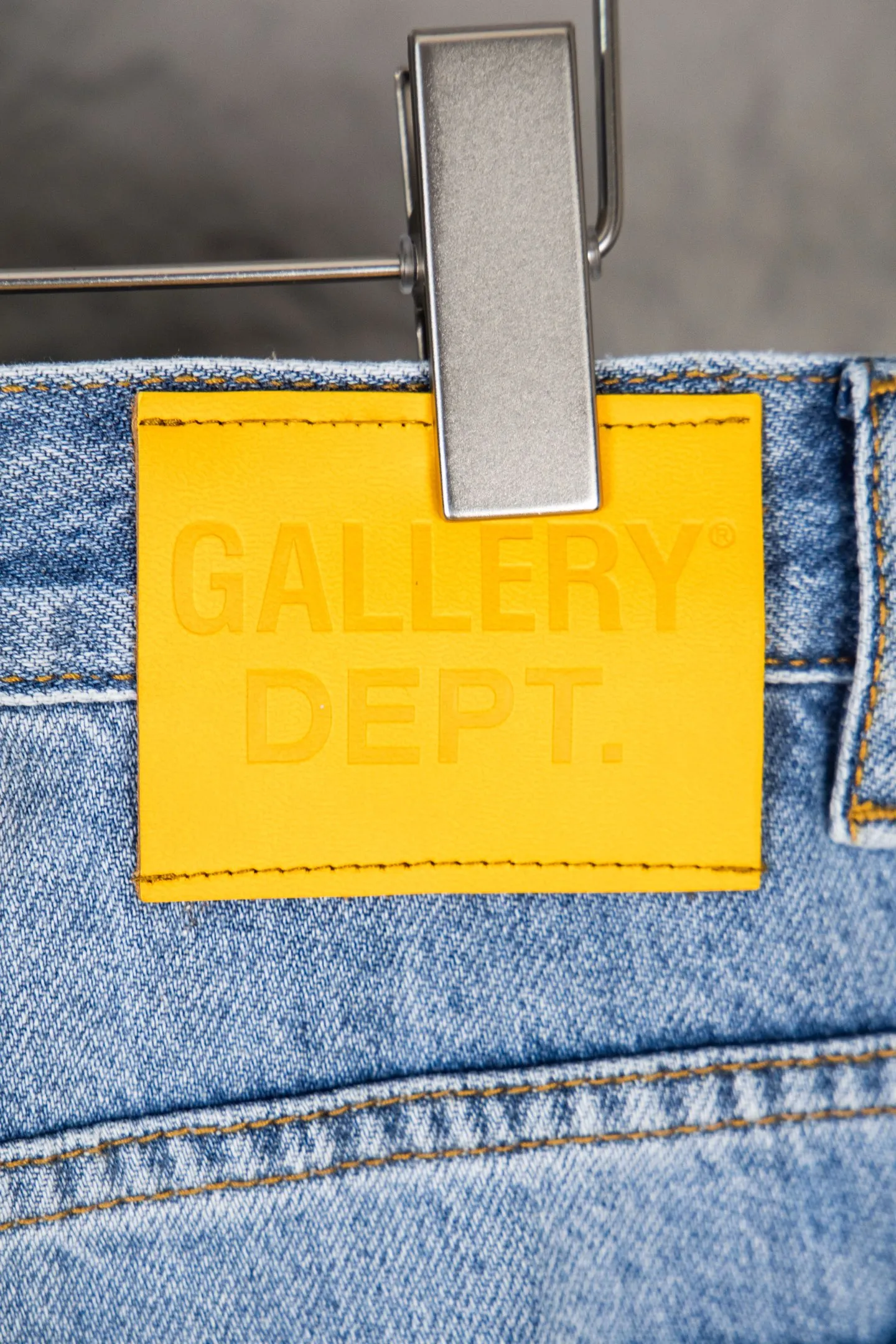 Style number: M396 P230 GALLERY DEPT. Classic embroidered splash-ink washed jeans Size number: 28 30 32 34 36